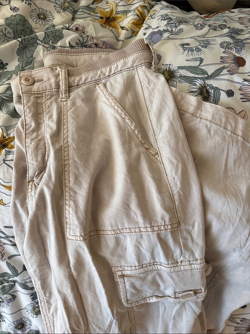 American Eagle Outfitters straight leg cargo pants in light beige